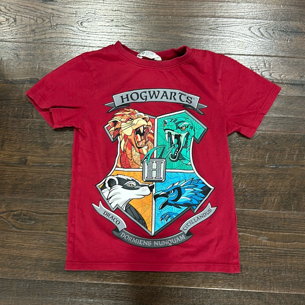 H&M boys hogwarts tee size 6x/7 like new worn once!